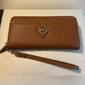 Anne Klein Brown Pebbled Leather Wristlet Wallet